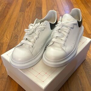 ALEXANDER MCQUEEN OUEEN WHITE OVERSIZED SNEAKERS MEN
